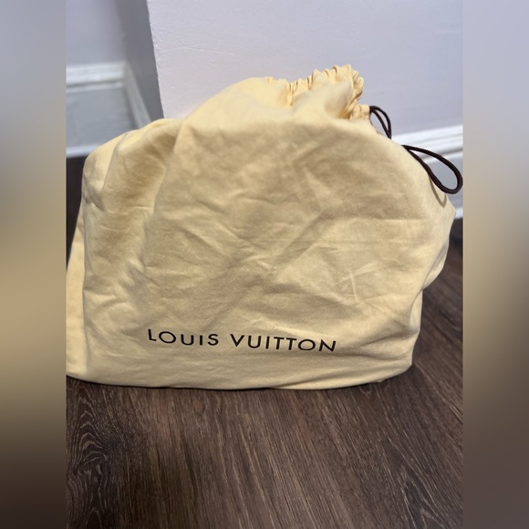 Louis Vuitton Artsy MM bag - Picture 7 of 10